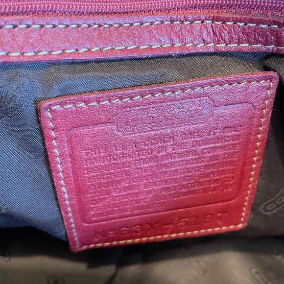 Elegant Red Leather Tote coach Bag - Picture 4 of 6